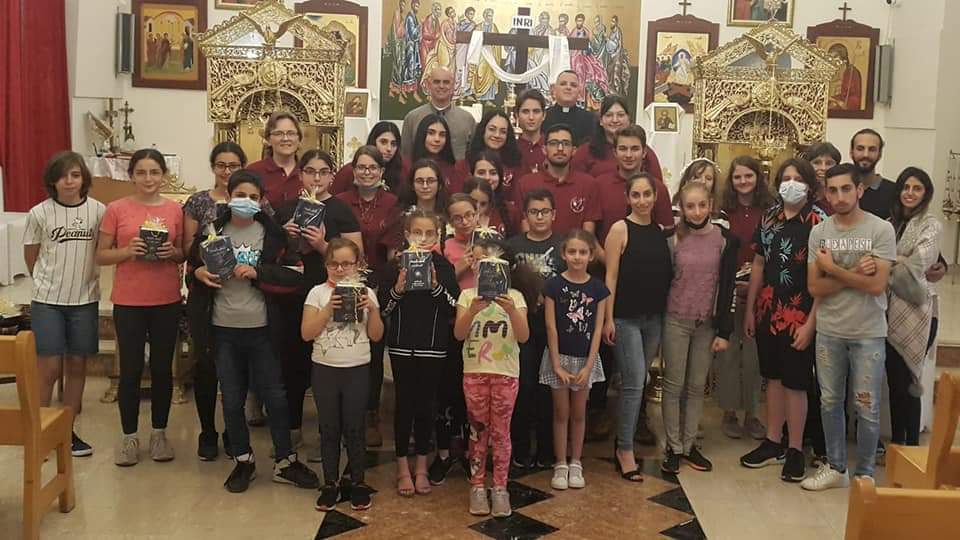 Jugendliche-im-Glauben-stärken Kinder und Jugendliche feiern Gottesdienst und erhalten Präsente.