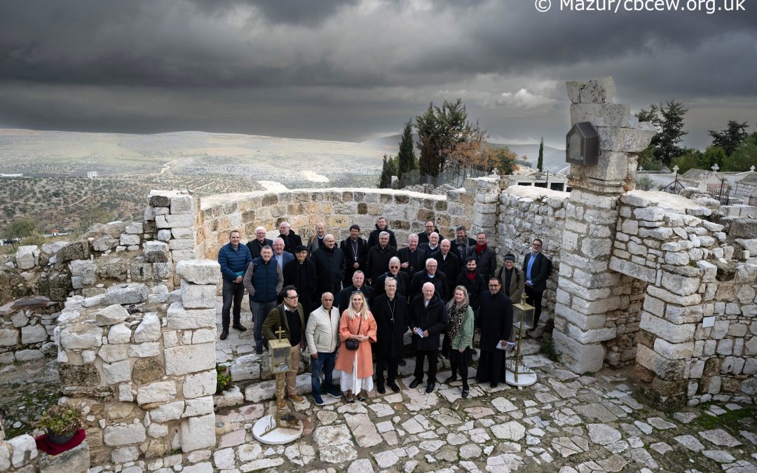 Bischöfe in Kirchenruiene in Taybeh